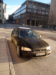 Snälla vänner som hämtar en med bil